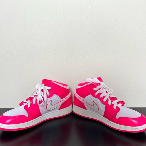 Jordan 1 Mid Hyper Pink - Picture 2 of 13